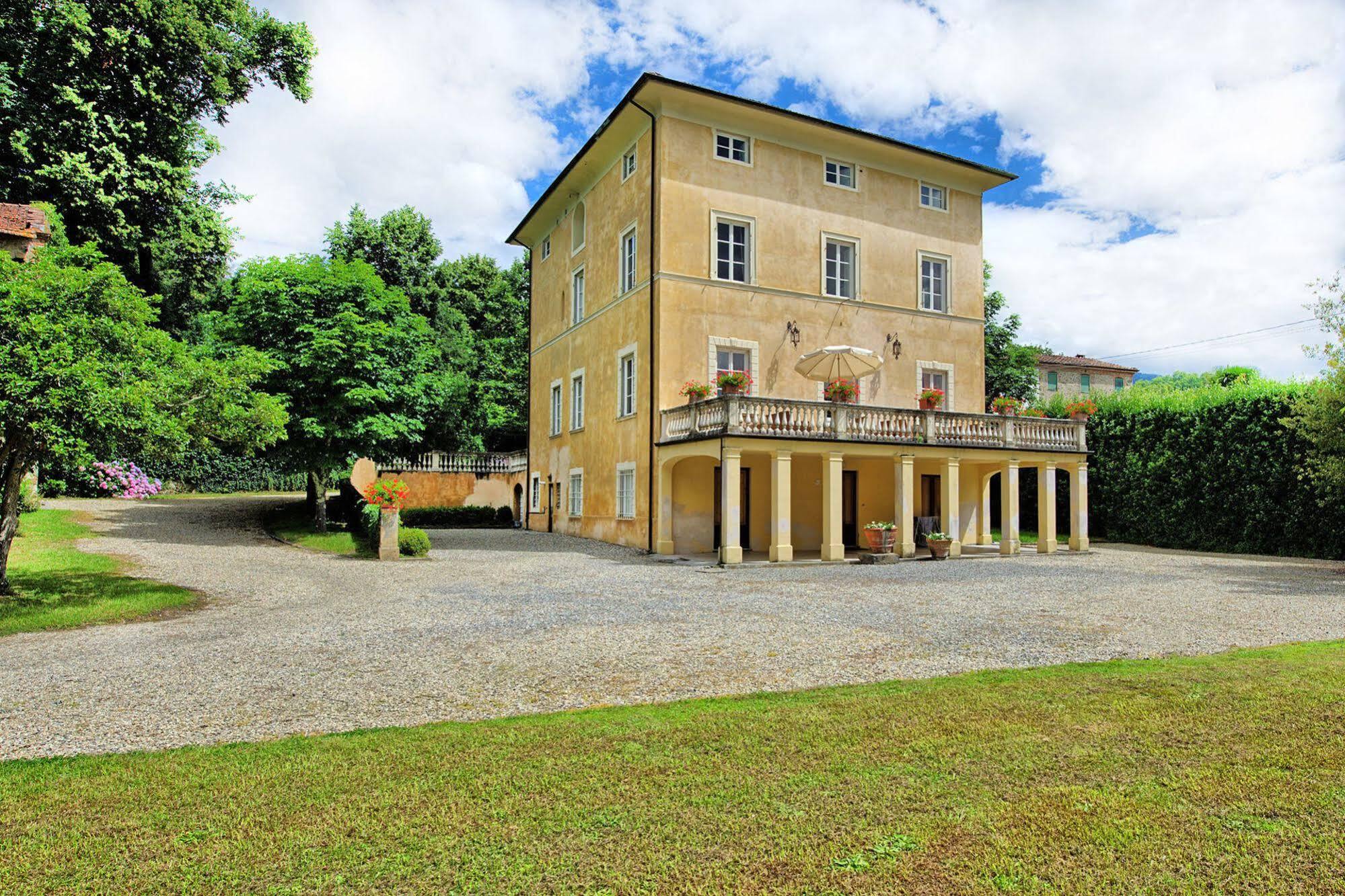 Villa Fiamma By Posarellivillas Piaggiori Exteriör bild