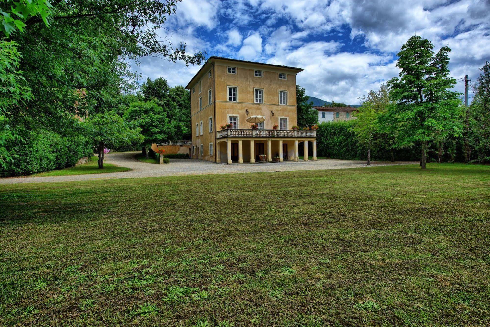 Villa Fiamma By Posarellivillas Piaggiori Exteriör bild